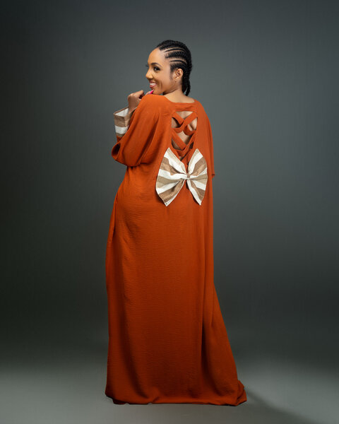 Robe longue élégante avec nœud