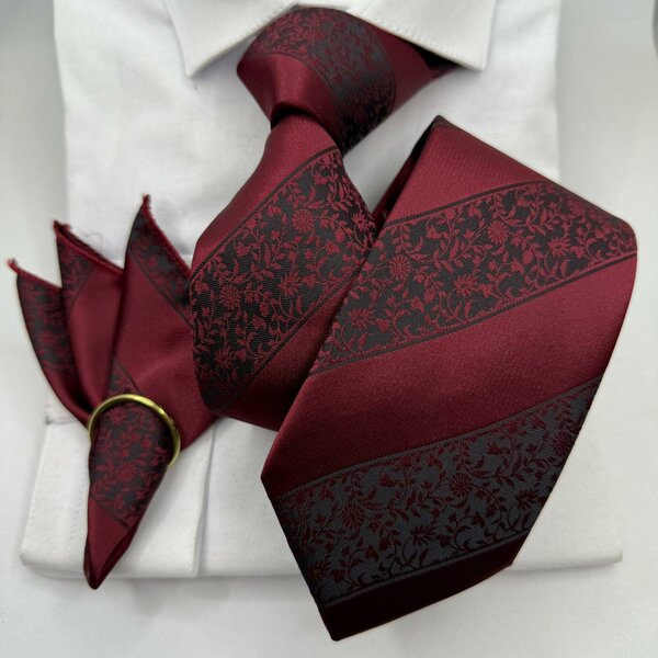 Cravate élégante en soie rouge