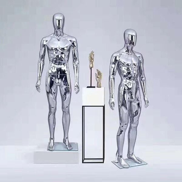 Mannequins modernes chromés