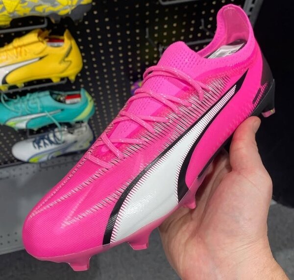 Chaussures de football Puma Ultra rose