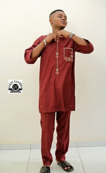 Ensemble homme bordeaux brodé