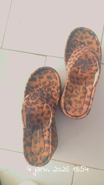 Tongs léopard mode femme