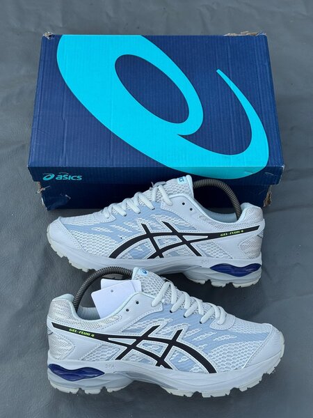 Chaussures de course Asics blanches