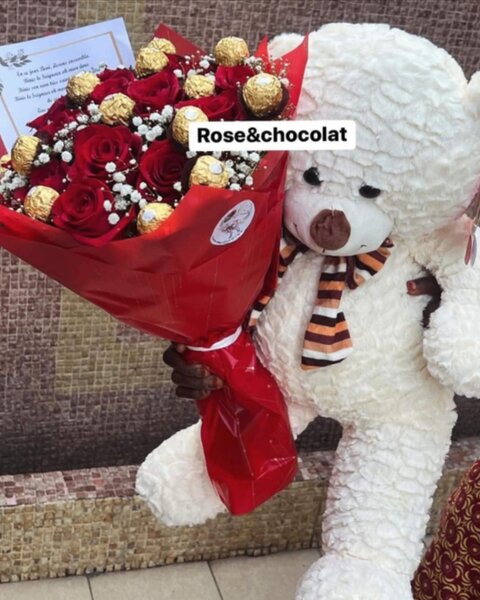 Bouquet de roses et chocolats