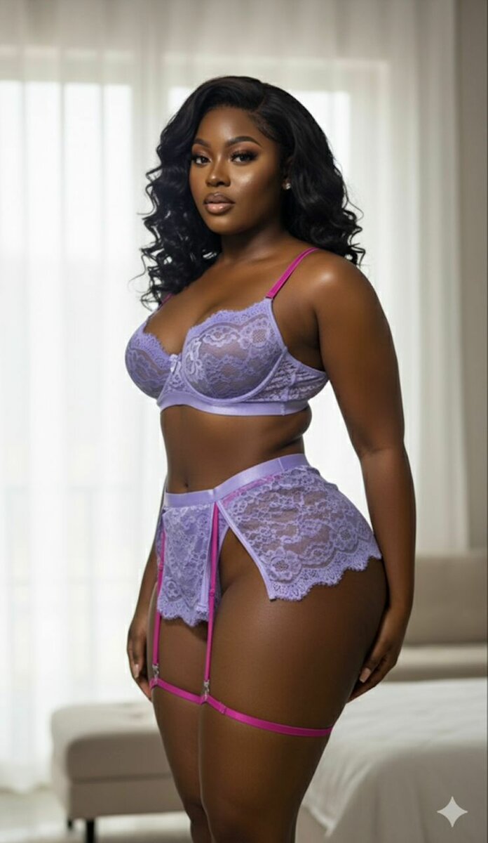 Lingerie en dentelle violette