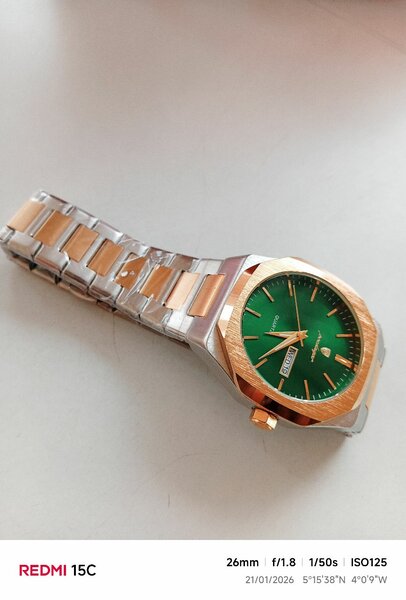 Montre luxe verte et or