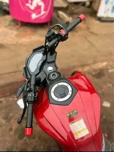 Moto rouge sport NS125R