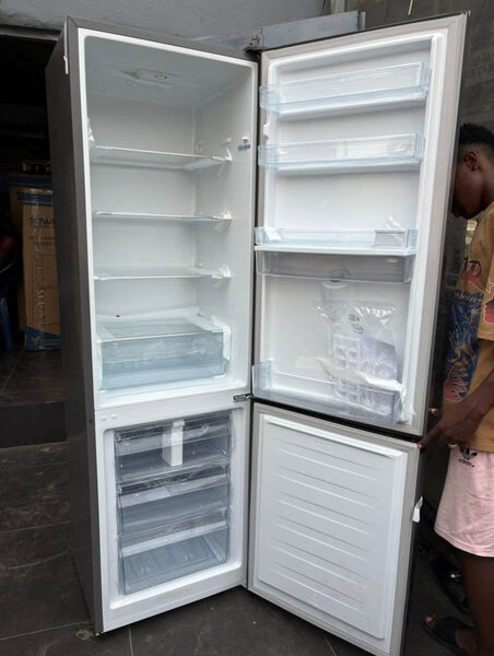 Réfrigérateur Américain avec Distributeur d'Eau