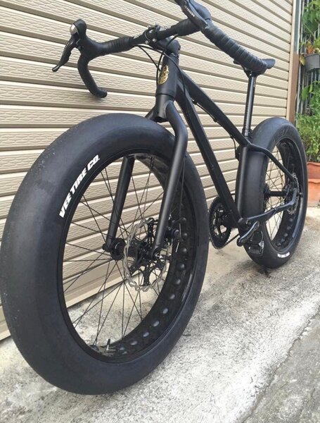 Vélo électrique tout-terrain noir