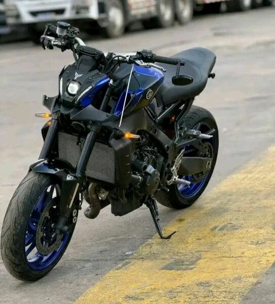 Moto sportive puissante