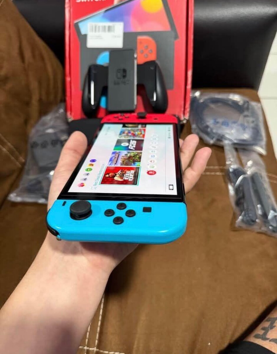 Console Nintendo Switch OLED Neon - Accessoires Inclus