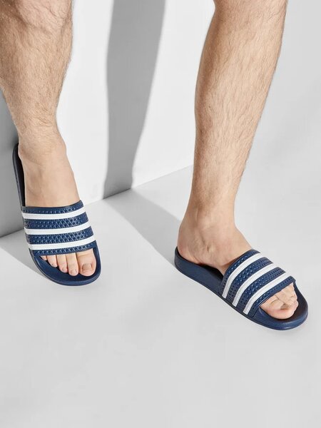 Mules Adidas Adilette bleu marine