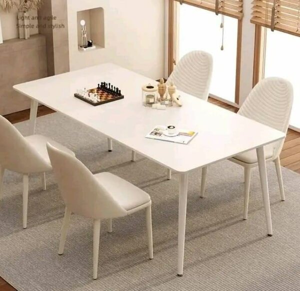 Table à manger moderne en blanc