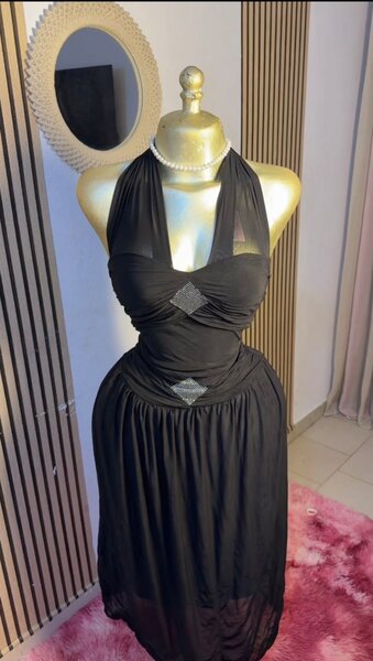 Robe élégante noire soirée