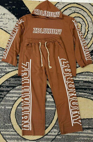 Ensemble de survêtement moderne