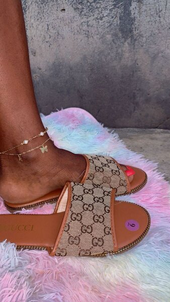 Sandales à strass élégantes