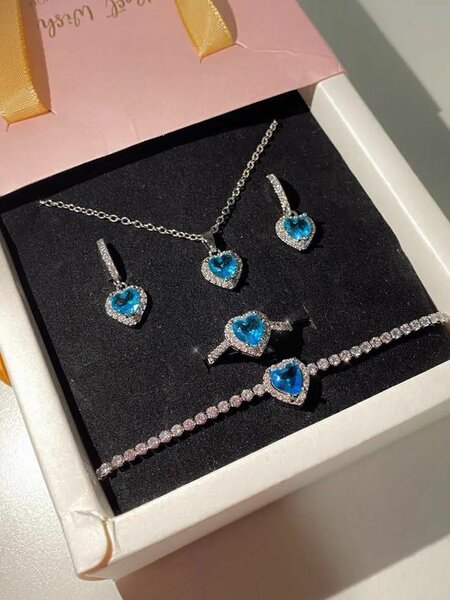 Ensemble de bijoux en argent avec pierres bleues