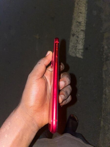 iPhone11 rouge flamboyant 64Go