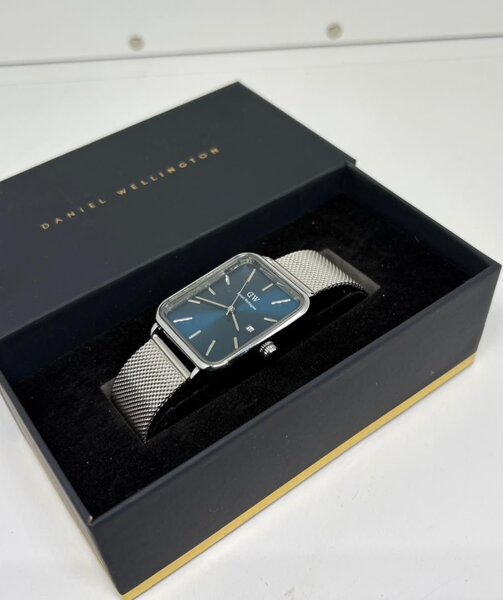Montre Carrée Daniel Wellington