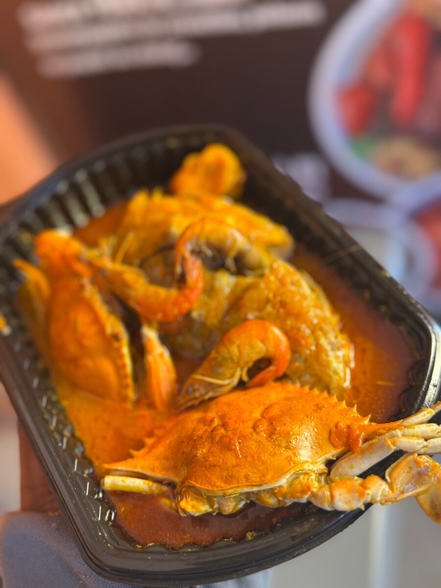 Crabes épicés en sauce