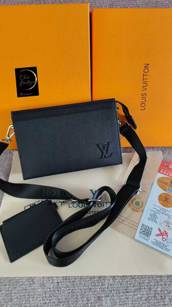 Sacoche Louis Vuitton noir pour homme