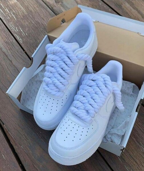 Chaussures Baskets Nike Air Force 1 Blanches