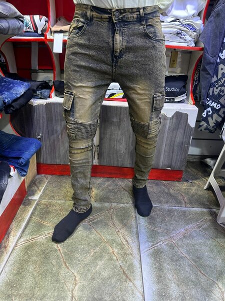 Jean cargo homme moderne