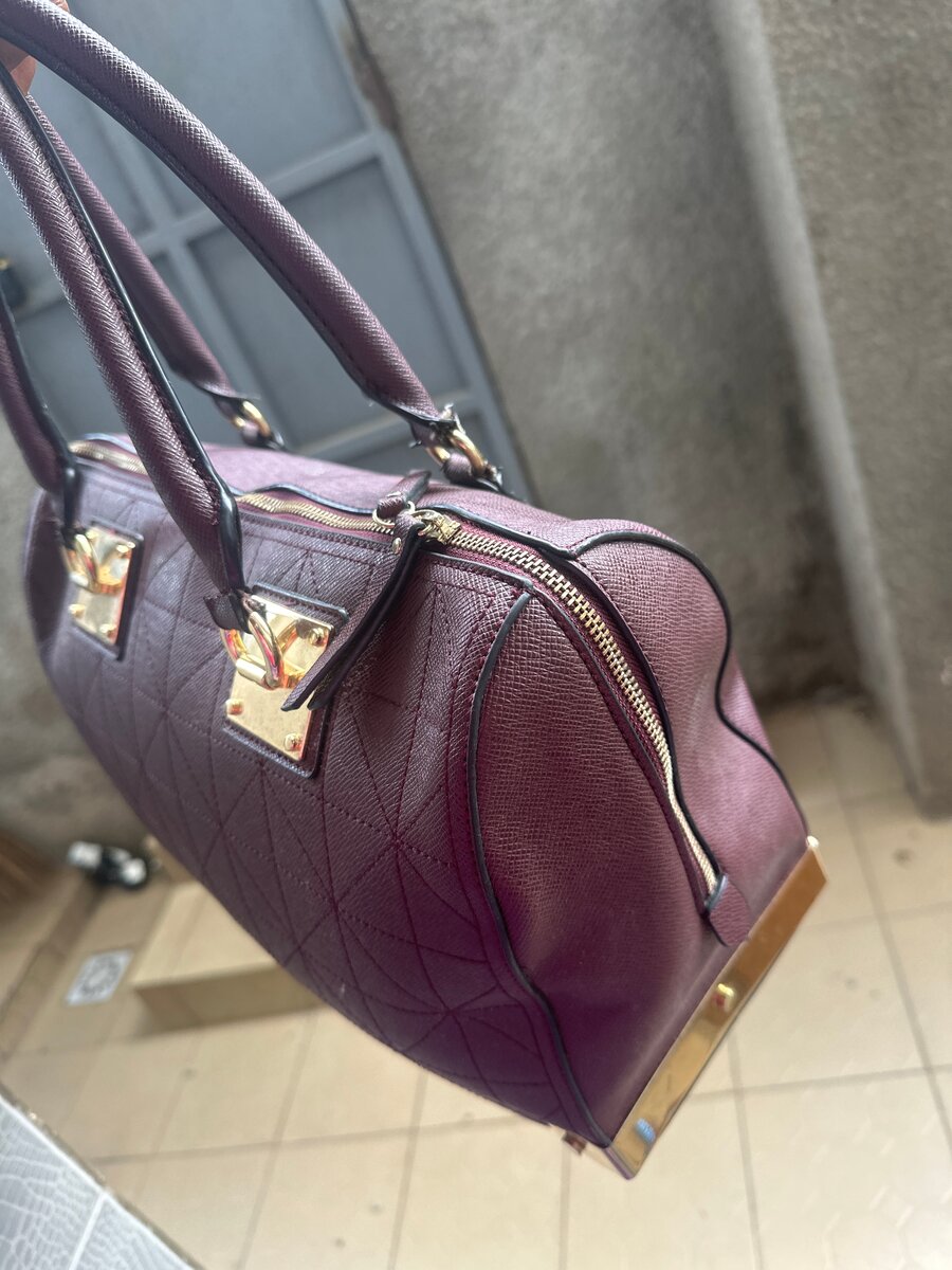 Sac à main bordeaux élégant