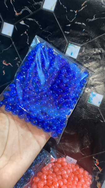 Perles en plastique bleues