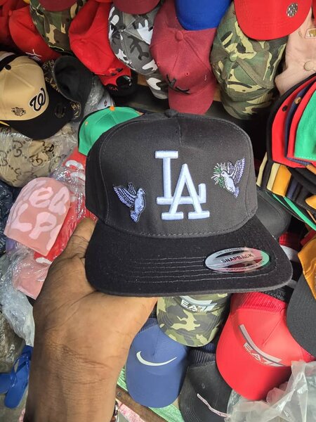 Casquette brodée élégante