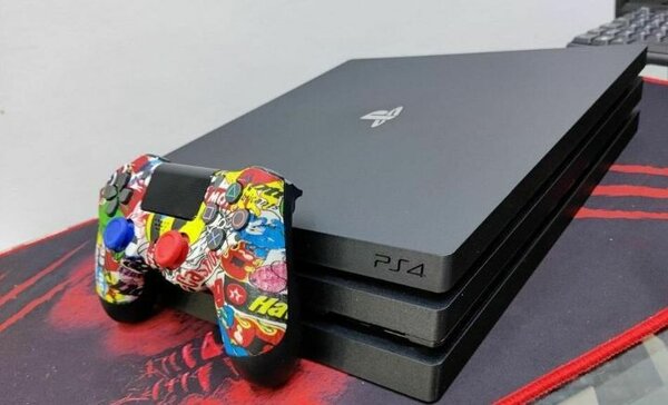 Console Sony PS4 slim 1To + manette PS4