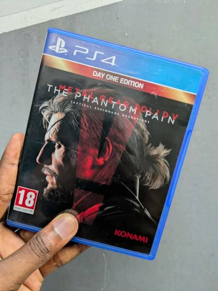 Metal Gear Solid V: The Phantom Pain PS4 - Édition Day One