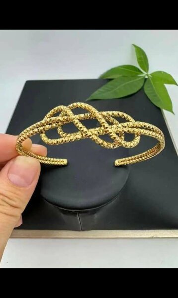 Bracelet manchette doré élégant