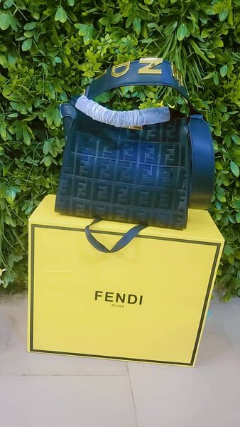 Sac élégant Fendi pour femme
