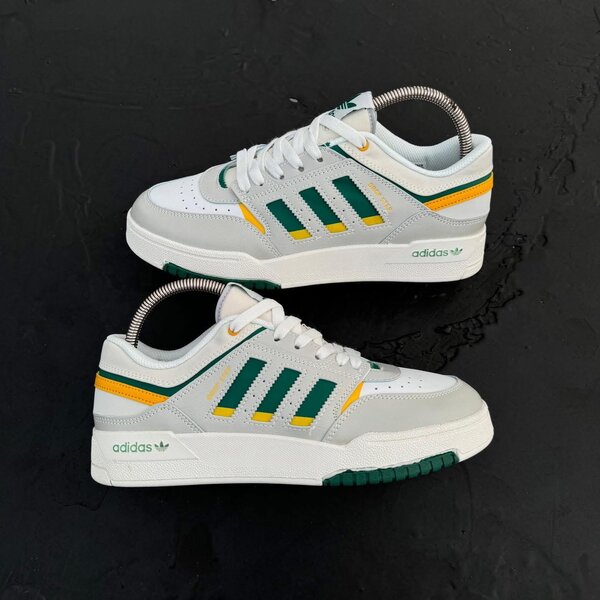 Baskets Adidas blanches et vertes