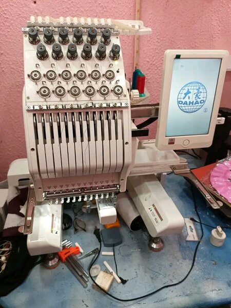 Machine à broder industrielle Dahac