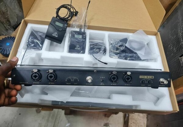 Système de microphone sans fil pour chant