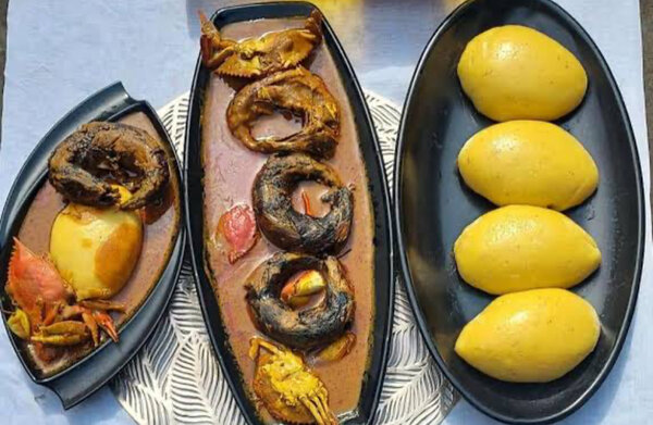 Placali et Sauce Graine