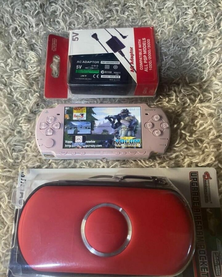 Console PSP avec accessoires - Rose & Noir