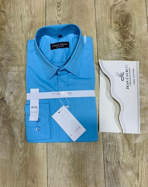 Chemise bleue élégante homme