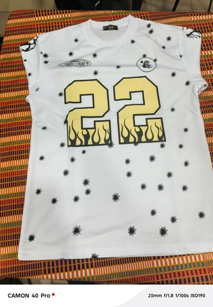 T-shirt sportive à motif soleil