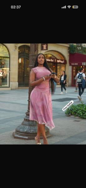 Robe rose pour femme élégante