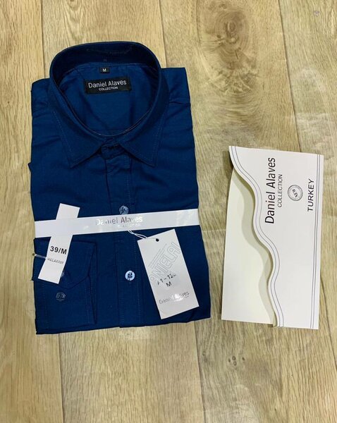 Chemise bleue élégante homme