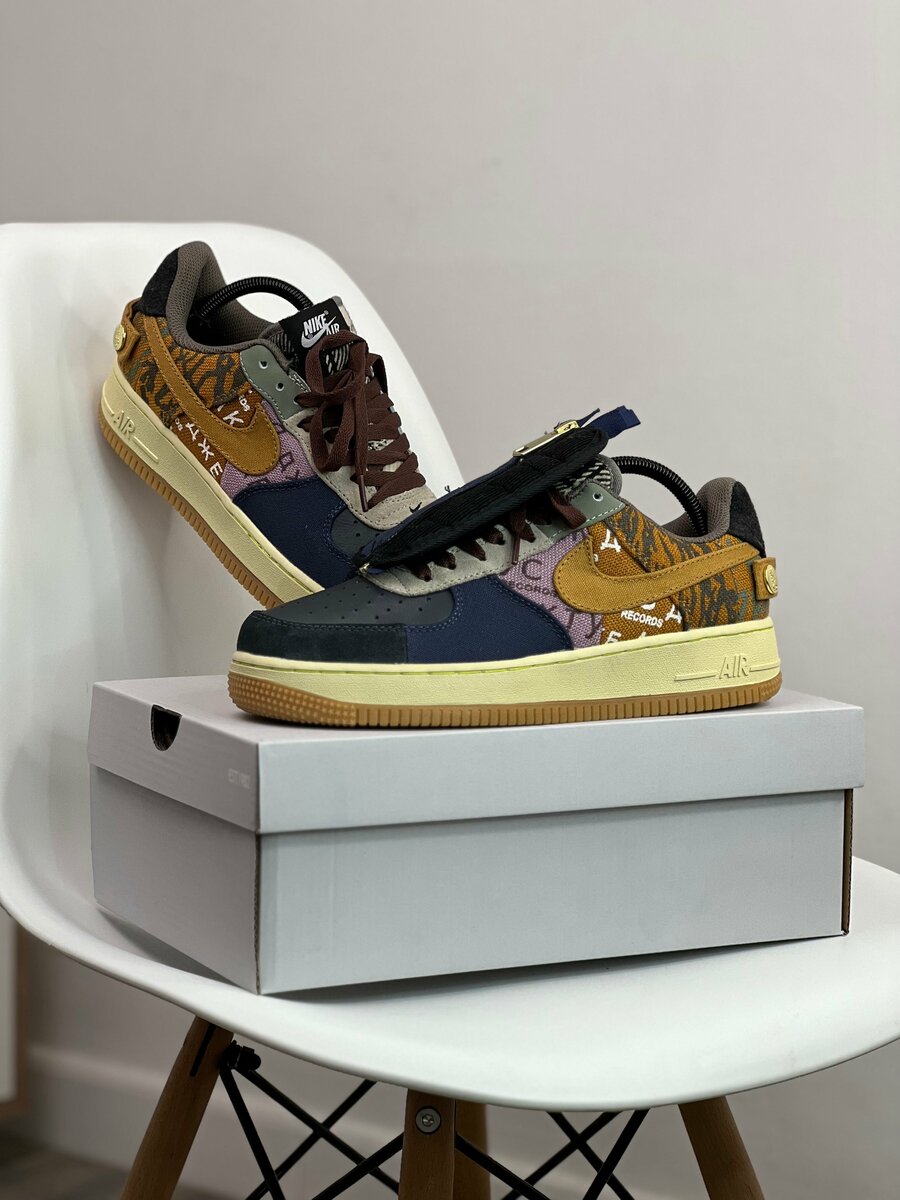TRAVIS SCOTT x NIKE AIR FORCE