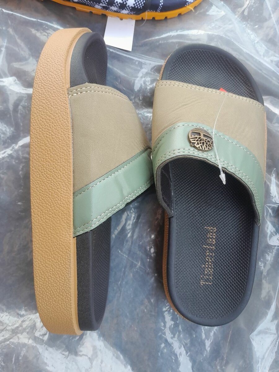 Sandales plates pour homme