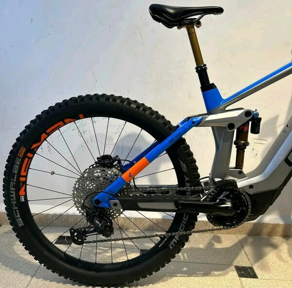 Vélo électrique tout terrain CUBE