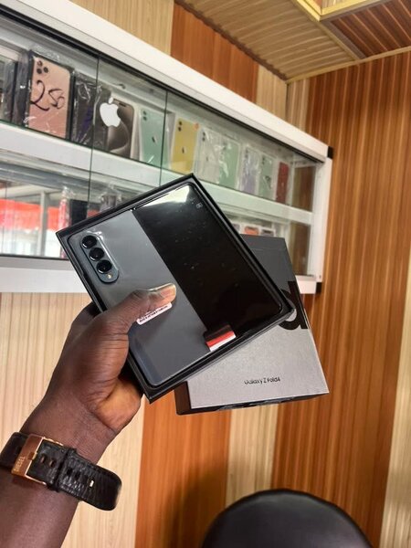 Smartphone pliable triple caméra