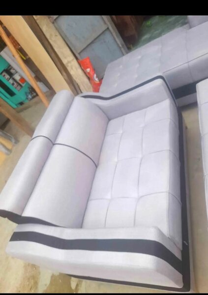 Canapé moderne en cuir gris