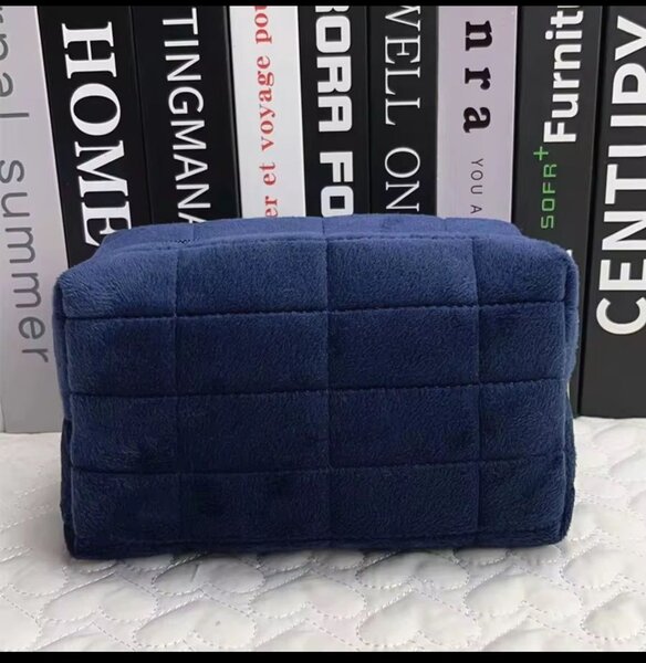 Coussin décoratif en velours bleu