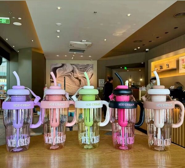 Gobelet glacé paille